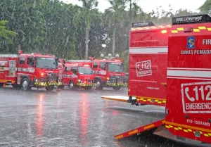 Warga Surabaya Diminta Waspadai Parkir Badan Jalan dan Pintu Portal yang Berpotensi Hambat Penanganan Darurat