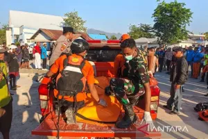 Kodam Udayana Bantu Evakuasi Warga NTT Terdampak Gempa M7,7