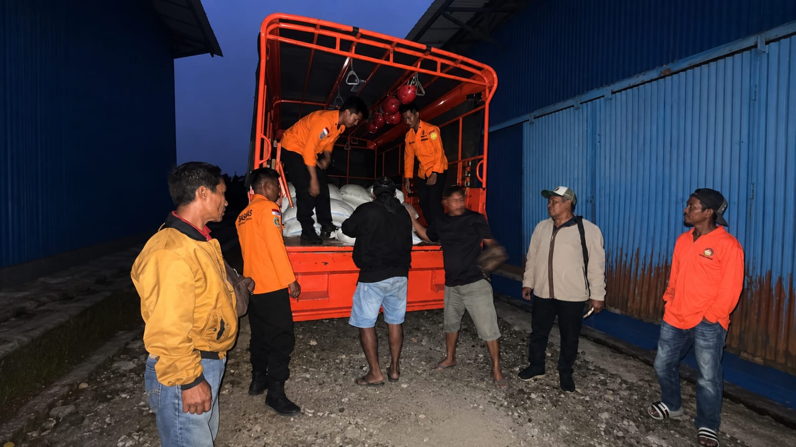 Logistik Negara Digerakkan: Bulog Salurkan Beras & Migor untuk Warga Terdampak Gempa Flores