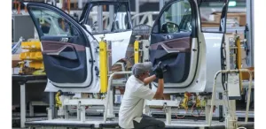 Produksi Motor dan Mobil Li...