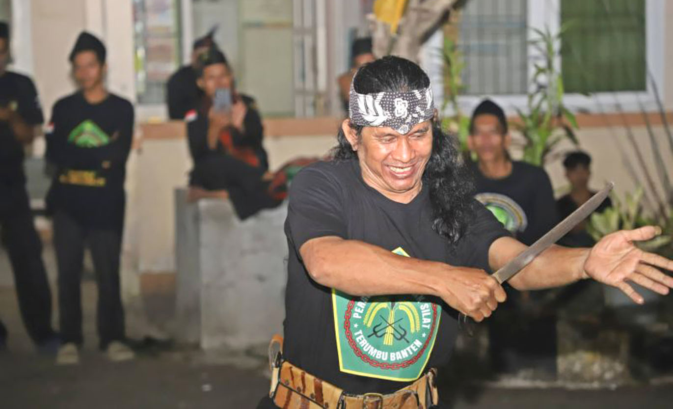 Atraksi Debus Semarakan Awal Festival Anyer-Panarukan