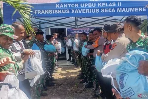 Bantuan Sembako Presiden Prabowo Tiba di Maumere untuk Warga Terdampak Gempa.