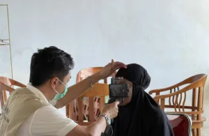 Layanan Pemeriksaan Mata Gratis untuk Warga Pesisir Asilulu Maluku Tengah