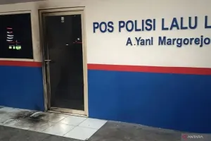 Pos Polisi Lalu Lintas Margorejo Surabaya Diduga Dilempar Bom Molotov