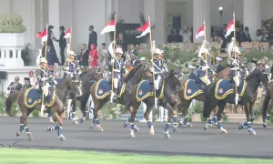 Aksi Spektakuler 170 Taruna Akpol Pukau Istana Merdeka di Kirab Bendera Pusaka!