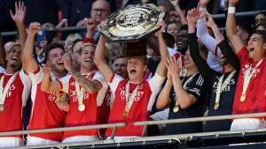Arsenal Atasi Manchester Ci...