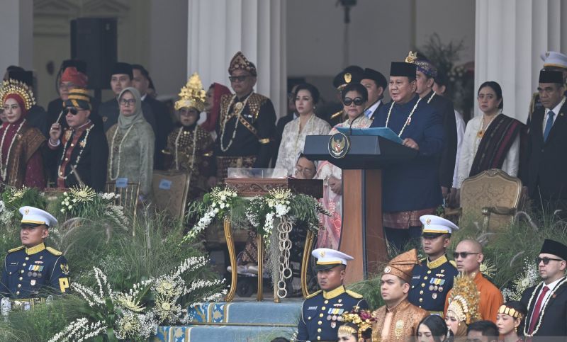 Gunakan Kain Songket dan Ronce saat Peringatan HUT Ke-81 ...
