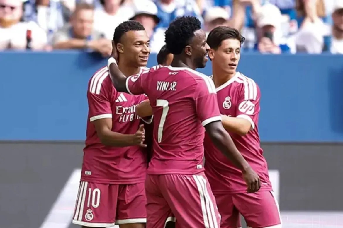 Menang Meyakinkan 3-0! Real Madrid Bikin Schalke Tak Berk...