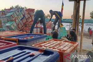 Penyaluran Bantuan bagi Masyarakat Lewat Jalur Laut dan Udara