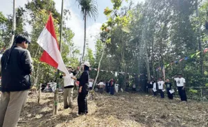 Warga Parigi Moutong Upacara HUT ke-81 RI di Hutan Lindung