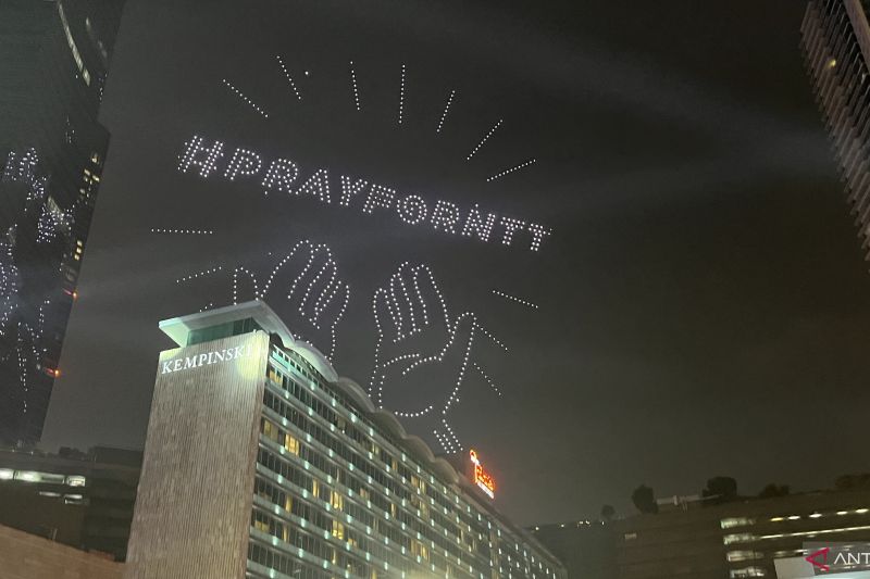 Atraksi Drone Spektakuler di Bundaran HI, Perjalanan Indo...