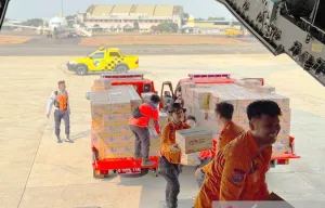 BNPB dan TNI Percepat Distribusi Bantuan Gempa NTT Lewat Jalur Udara dan Laut