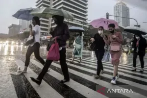 Hujan Berpotensi Guyur Banyak Kota Besar RI pada Selasa, BMKG Keluarkan Peringatan
