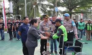 HUT RI ke-81 Jadi Momentum Berbagi, Ojol Disabilitas Terima Bantuan Kaki Palsu