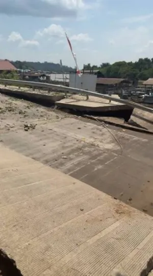 Jalan Samarinda–Tenggarong Ambles, Akses Vital Kini Lumpuh Total