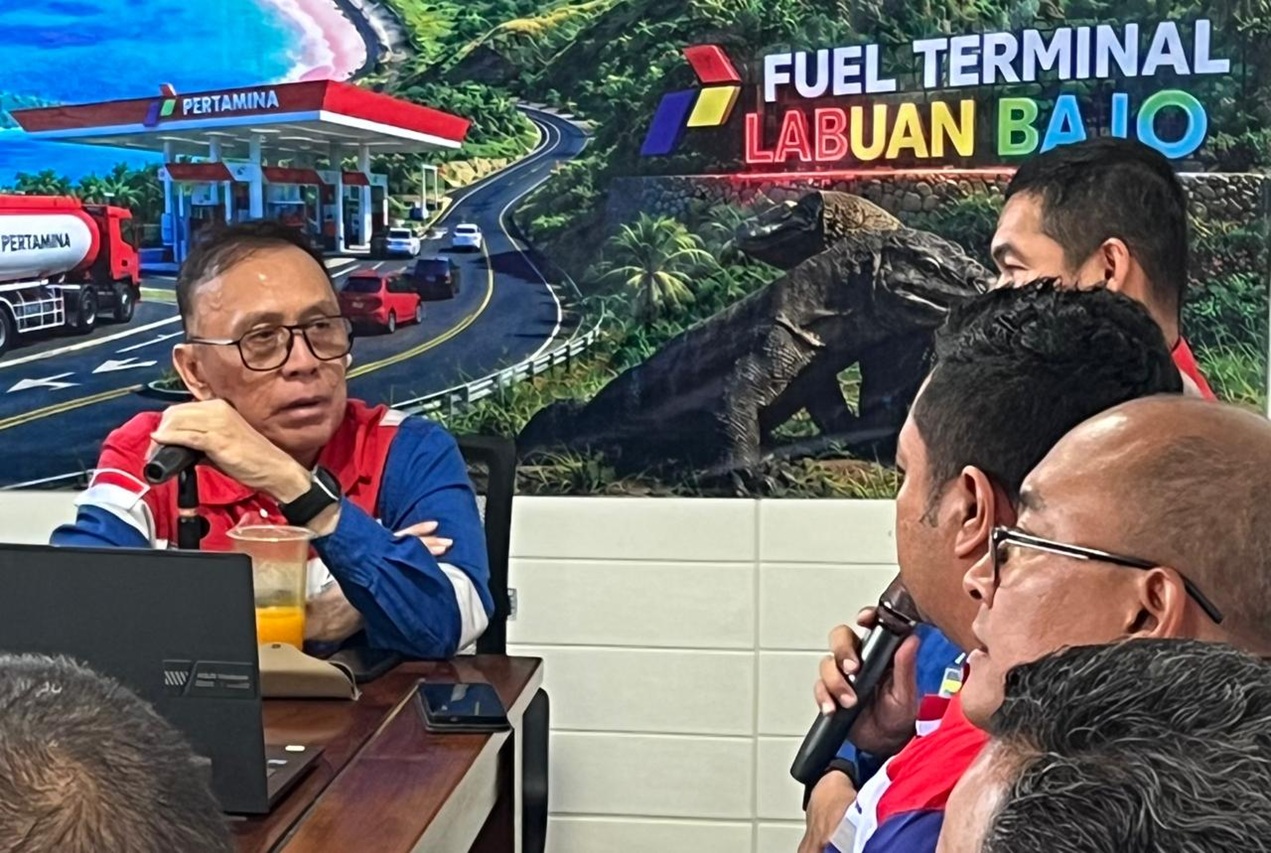 Pastikan Stok BBM di NTT Aman, Komut Pertamina Tinjau Langsung Daerah Gempa 