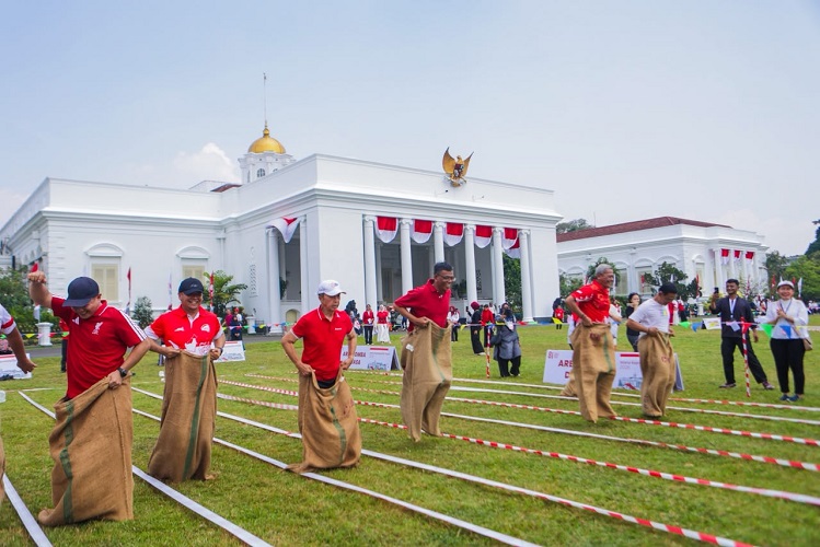 Ribuan Warga Bogor Ikuti Jamuan Rakyat di Istana Kepresid...