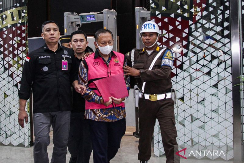 Sidang Perdana Fadjar Donny Tjahjadi, Eks Dirjen Bea Cukai Hadapi Kasus Ekspor CPO.
