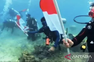 Unik dan Heroik! Merah Putih Berkibar di Dasar Laut Pulau Miang