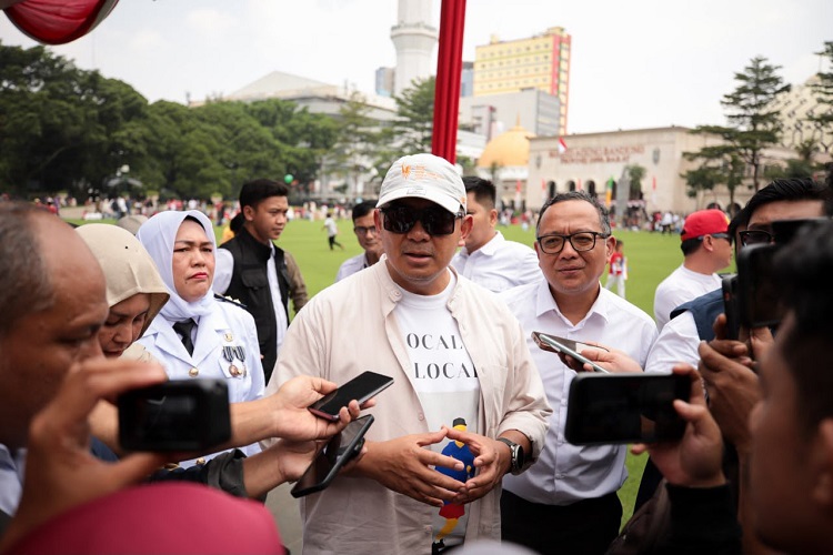 Wali Kota Ajak Warga Tertib Manfaatkan Ruang Publik Alun-alun Bandung  