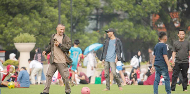 Alun-alun Bandung Resmi Dibuka Lagi! Walkot Farhan: Jam O...