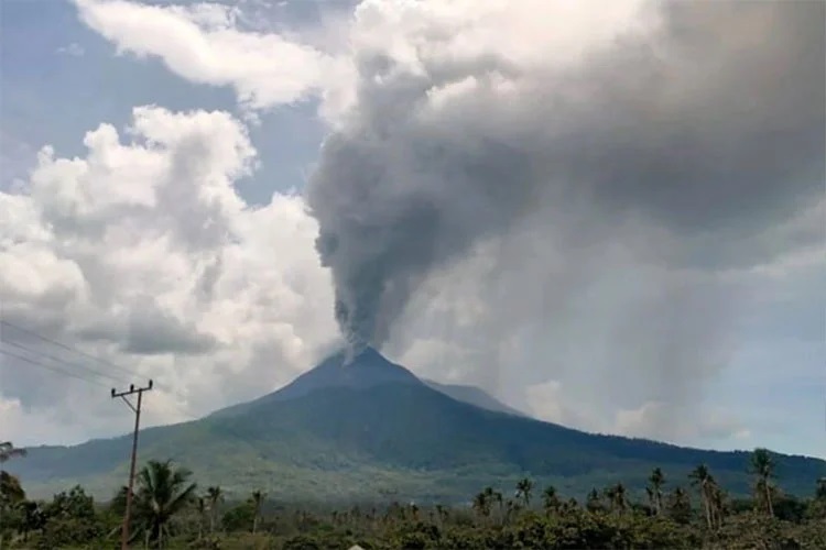 Badan Geologi Laporkan Sejumlah Gunung Api Erupsi Beruntun