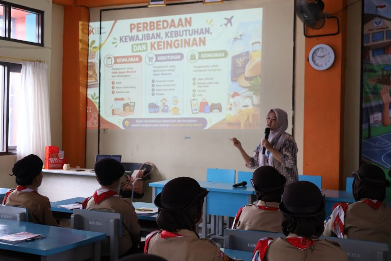 Cegah Salah Kelola Uang, OJK Perkuat Literasi Keuangan ba...
