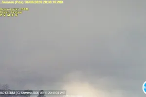 Gunung Semeru Erupsi Disertai Awan Panas Guguran Selasa Malam, Status Level III Siaga