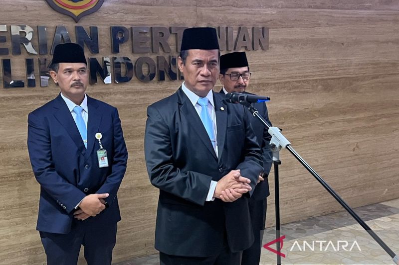 Mentan Andi Amran Sulaiman Copot 14 Pejabat Kementan, Did...