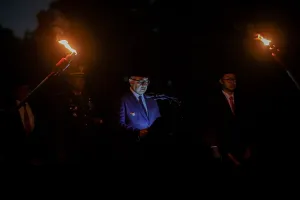 Pemkot Bandung Selidiki Kasus Pengelupasan Pohon