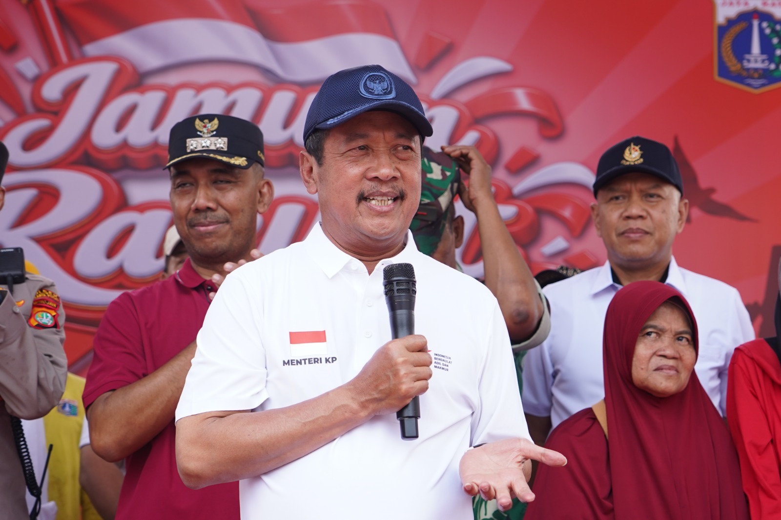 Semarak HUT ke-81 RI, KKP Bagikan 4 Ton Ikan Layang untuk...