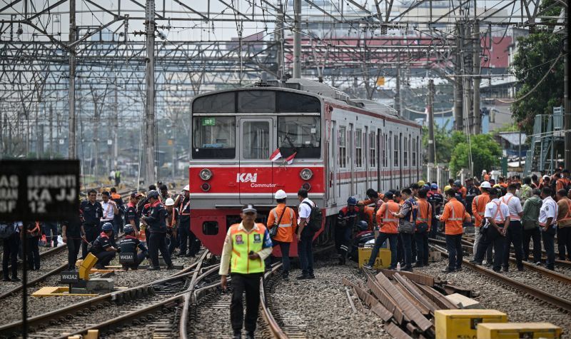 10 Perjalanan Commuter Line Bogor Terlambat dan Dua Dibat...