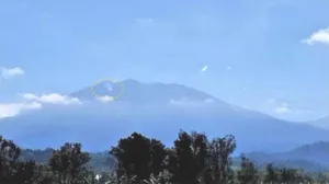 Badan Geologi: Asap di Gunung Raung Bukan Erupsi Tapi Kebakaran