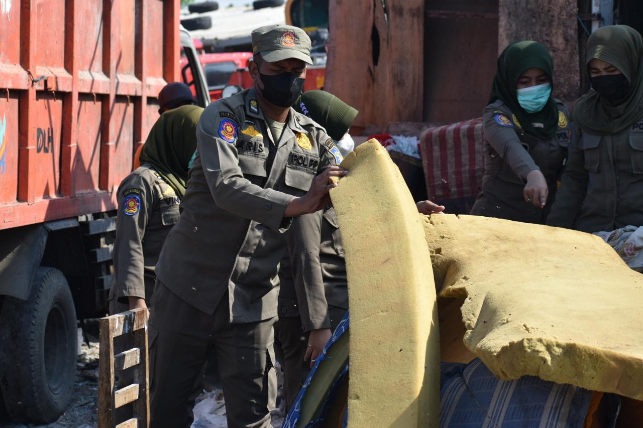 Bau dan Pencemaran, Pemkot Surabaya Bongkar Aktivitas Pengelolaan Sampah Ilegal di Keputih