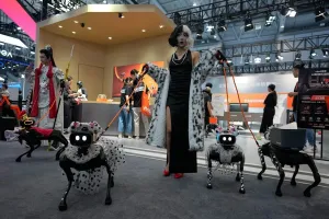 Dari Anjing Robot hingga Robot Pembantu, Tiongkok Pamerkan Ambisi Robotikanya di Konferensi Dunia