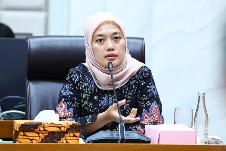 DPR RI Sebut Kendaraan Listrik jadi Solusi Dekarbonisasi ...