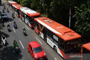 Gangguan KRL Bikin Penumpang Terdampak, Transjakarta Langsung Operasikan Armada Bantuan