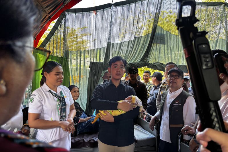 Gibran Berdialog dengan Sejumlah Ibu yang Baru Melahirkan...