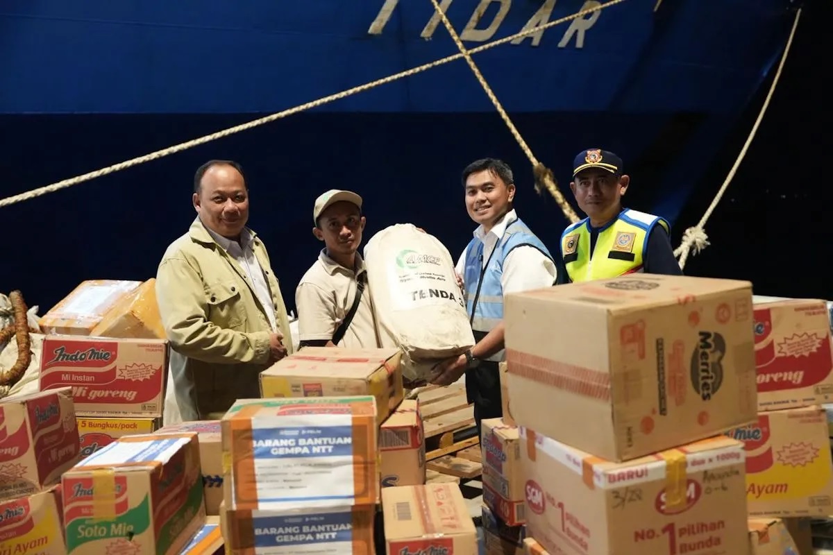 Kapal Pelni KM Tidar Tiba di Maumere, Bawa Bantuan untuk ...