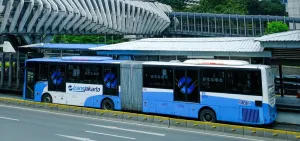 KRL Commuter Tabrak Orang di Dekat Stasiun Tebet, Transjakarta Kerahkan Armada Bantu Angkut Penumpang