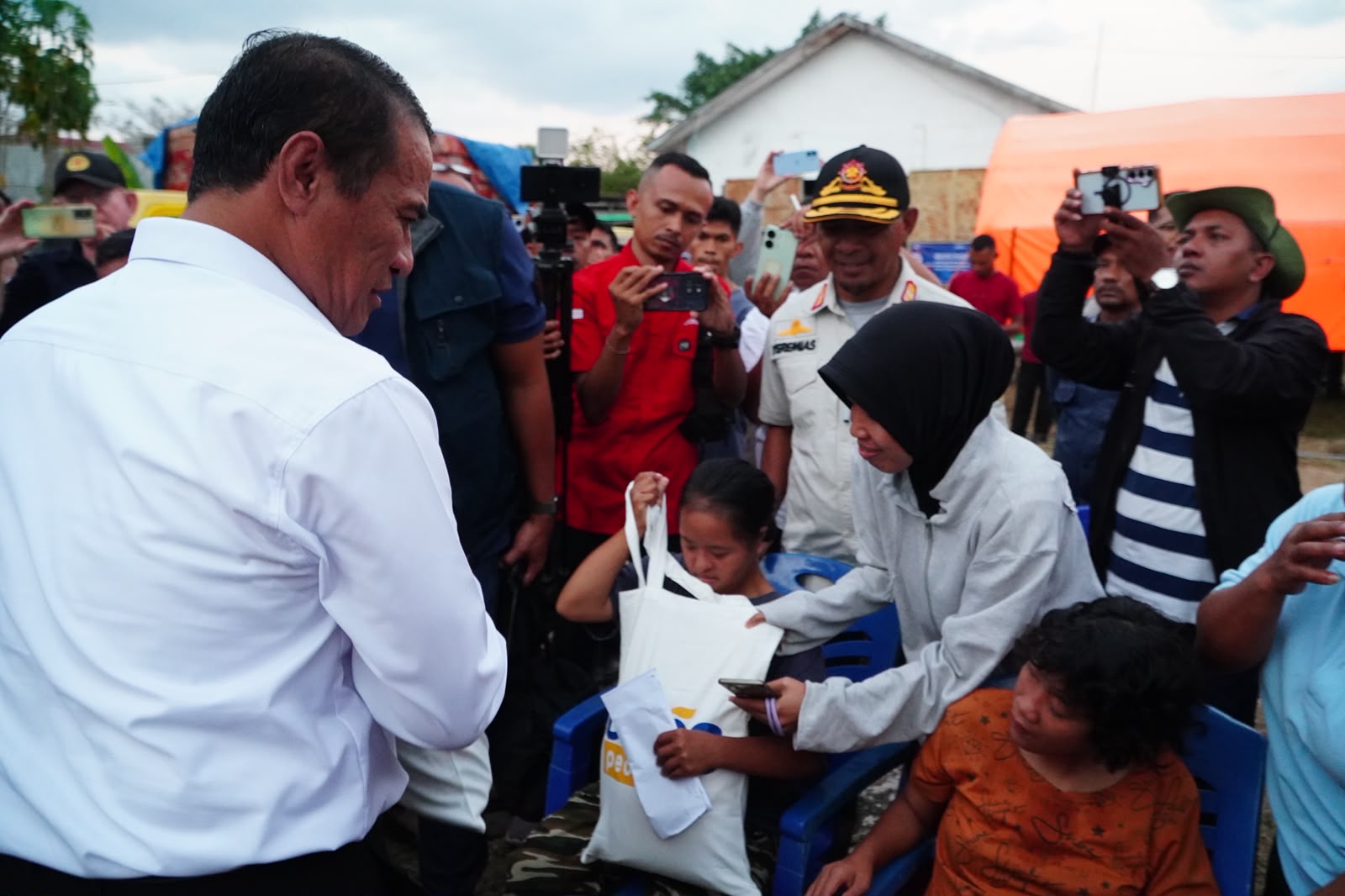 Mentan Amran: Stok Beras NTT 39 Ribu Ton, Lahan Rusak Akibat Gempa Akan Diganti