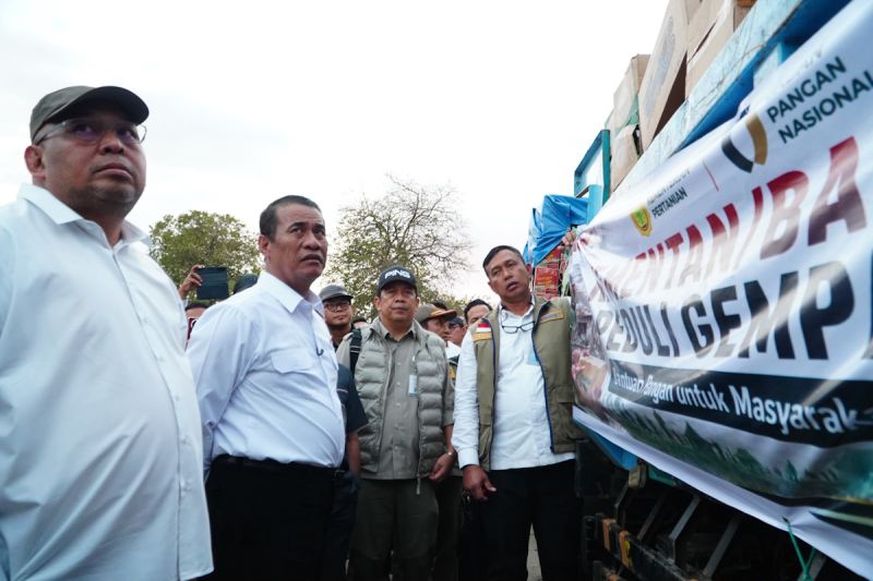 Mentan Pastikan Stok Beras untuk Pengungsi Gempa NTT Cuku...
