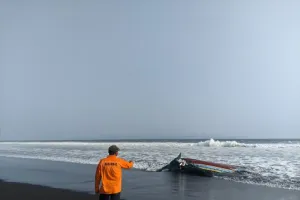 Misteri Tiga Nelayan Hilang di Pantai Paseban, Tim SAR Jember Perluas Pencarian