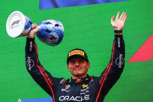 Verstappen Berpeluang Tutup...
