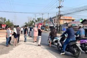 Cegah Dampak Asap Karhutla, Disperkim Kalsel Bagikan Masker Gratis di Banjarbaru.