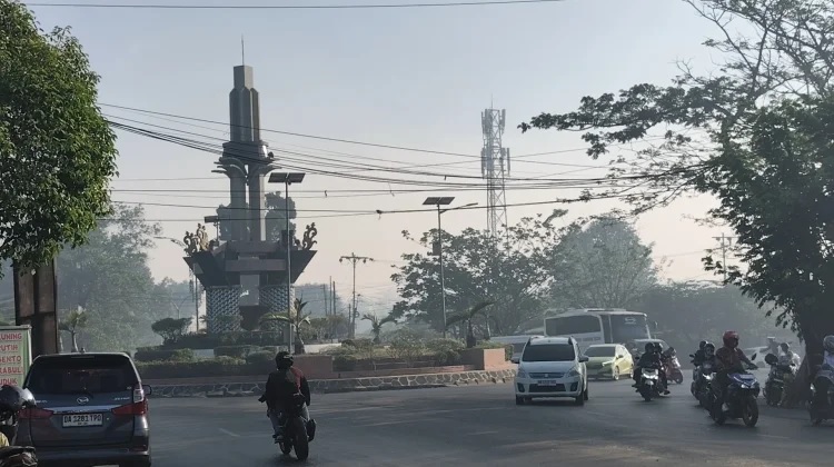Kabut Asap Kebakaran Hutan Ganggu Aktivitas, Sekolah di Banjarbaru Kalsel Masuk Pukul 09.00 