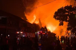 Kebakaran Hebat! 48 Ruko di Pasar Sungai Duri Bengkayang Ludes Dilalap Api