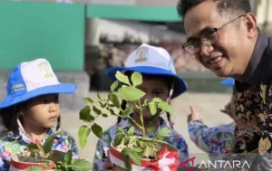 Edukasi dan Literasi Lingkungan pada Anak Usia Dini lewat Aksi Tanam Pohon