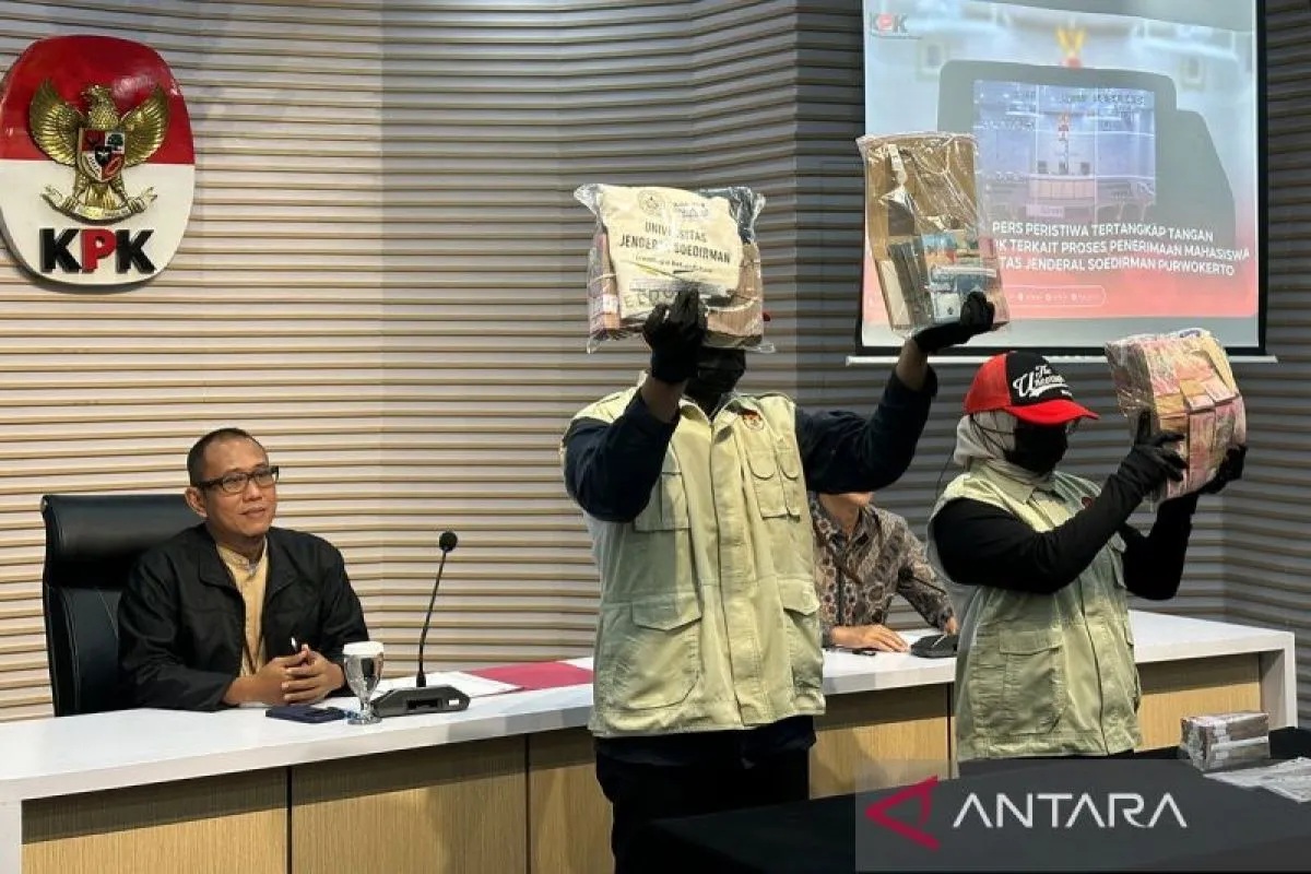 Kongkalikong Rektor Unsoed dan Guru di Penerimaan Mahasiswa Baru, Satu Kursi Ditawarkan hingga Rp500 Juta! 