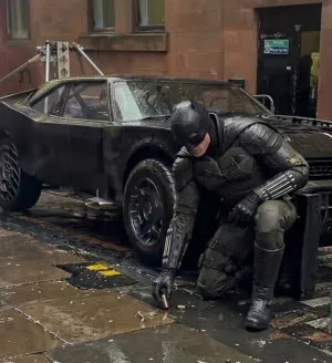 Batmobile Dikepung Pasukan SWAT, Muncul Teori Batman Punya Partner di The Batman Part II